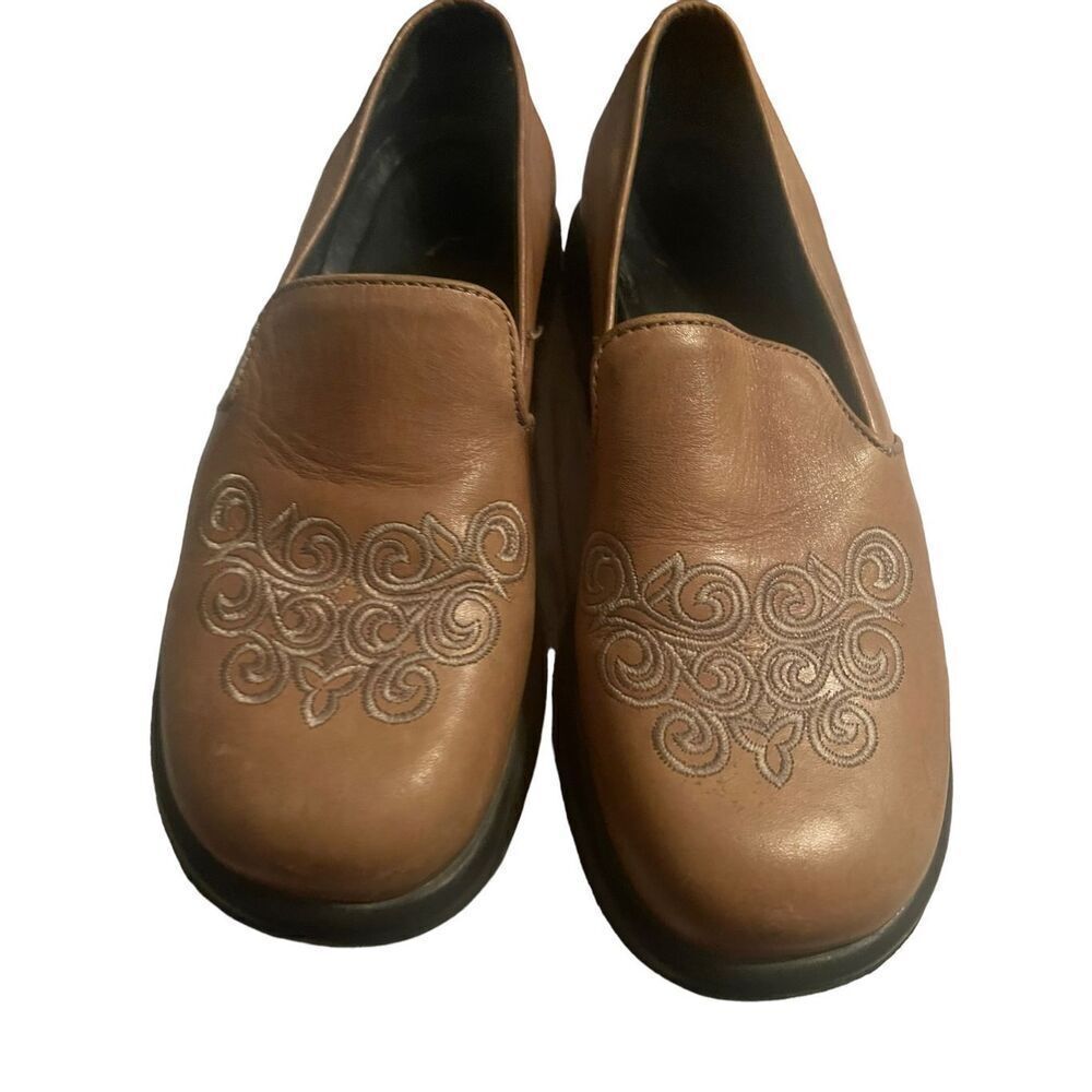 Dansko Womens Brown Embroidered Toe Slip-On Leather Clogs Size 9.5